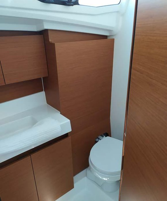 Bright Elli | Sun Odyssey 380 photo 7