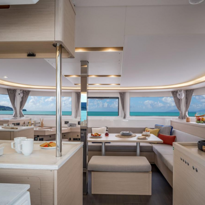 Overseas | Lagoon 46 Flybridge photo 32