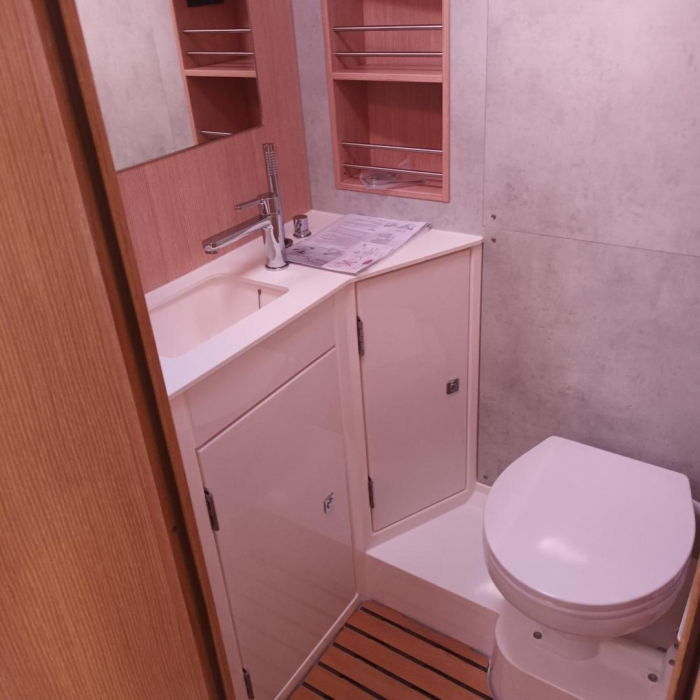 NEW Gioia | Bavaria C42 photo 13