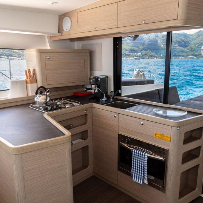 Vanessa | Lagoon 42 photo 8