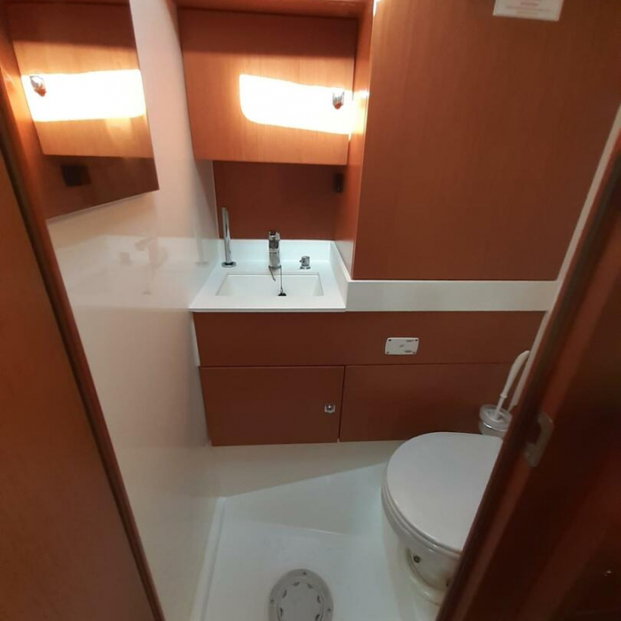 Economy | Bavaria C45 Holiday photo 11