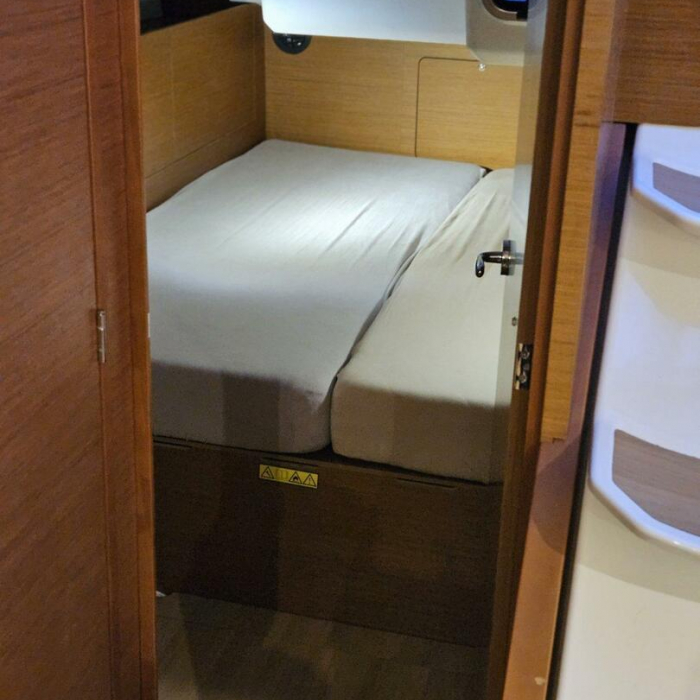 Virginia (A/C, Gen. 10kVA, Watermaker 160L/h, Electric Winch) | Sun Odyssey 440 photo 16