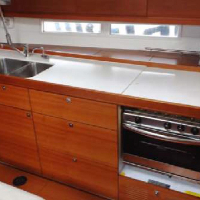 Economy | Dufour 450 GL photo 8