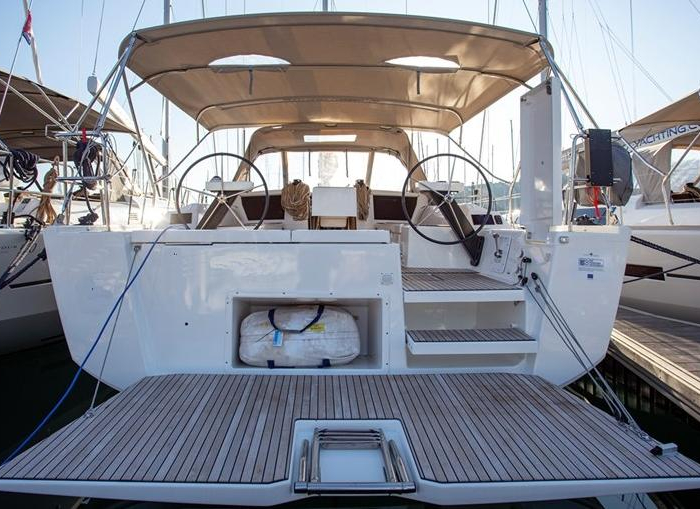 Tahiri | Dufour 430 GL photo 3