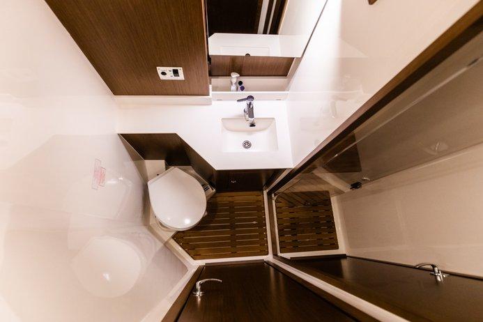 Elli | Bavaria C57 photo 2