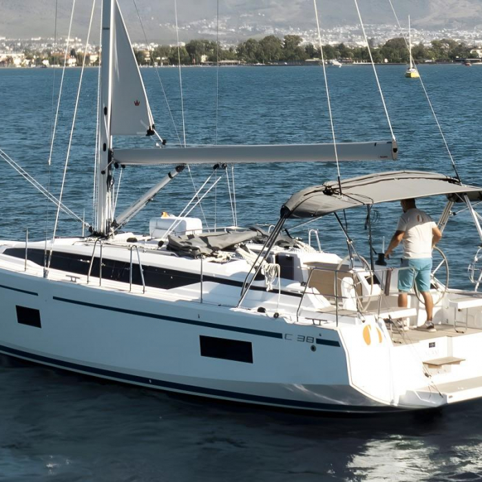 Arinna | Bavaria C38 photo 2