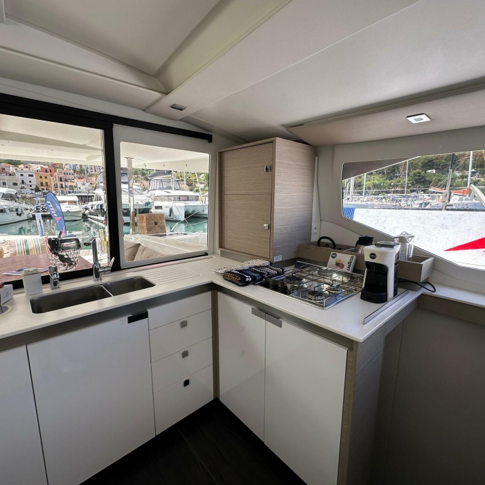 Isla | Fountaine Pajot Isla 40 photo 32