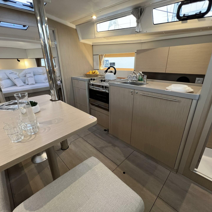 Jana | Oceanis 38.1 photo 21