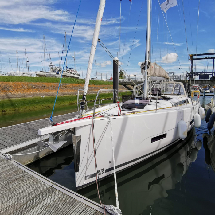 Antares | Dufour 390 Grand Large photo 16