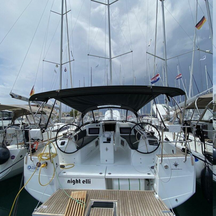 night elli | Sun Odyssey 410 photo 1