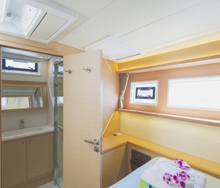 Blue Moon | Lagoon 52F photo 54