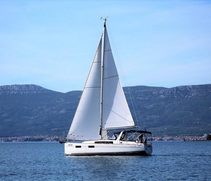 JEAN MICHEL | Beneteau Oceanis 35 photo 5