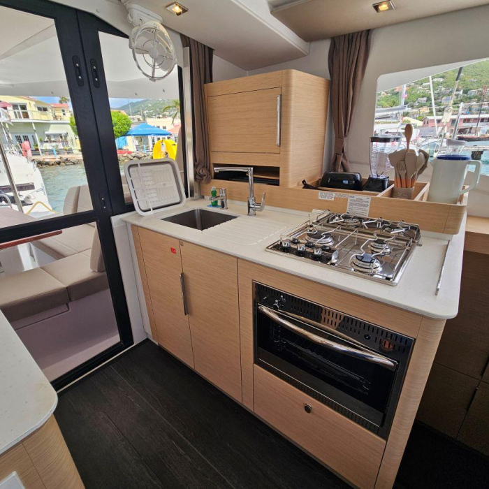 Cost of Carey | Fountaine Pajot FP 41 Quatuor 4 photo 11