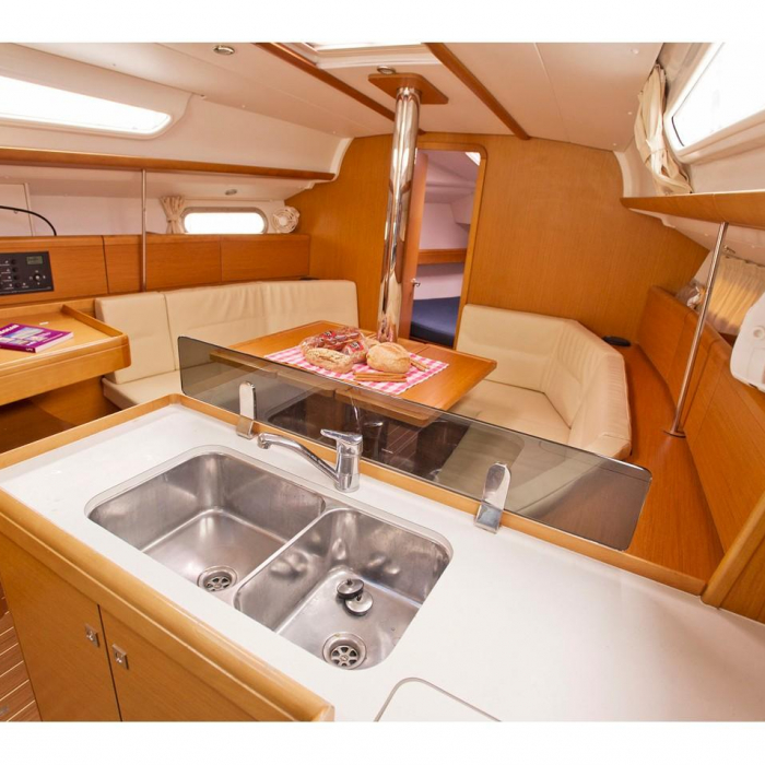 Lauren | Sun Odyssey 36i photo 9