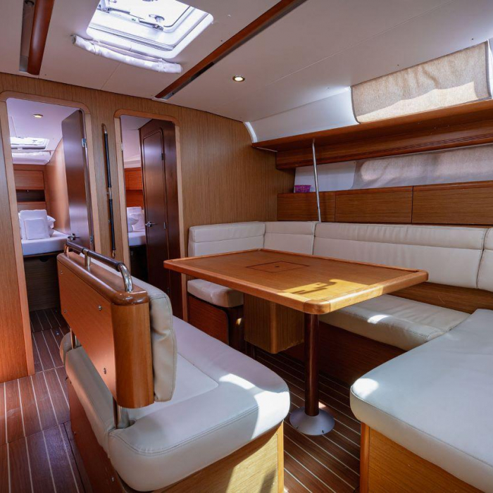 Ana B. | Sun Odyssey 49i photo 13