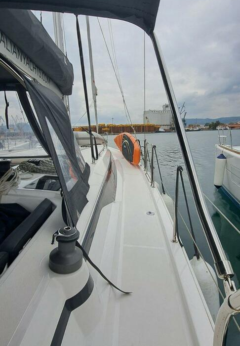 Nirvana | Bavaria C42 photo 5