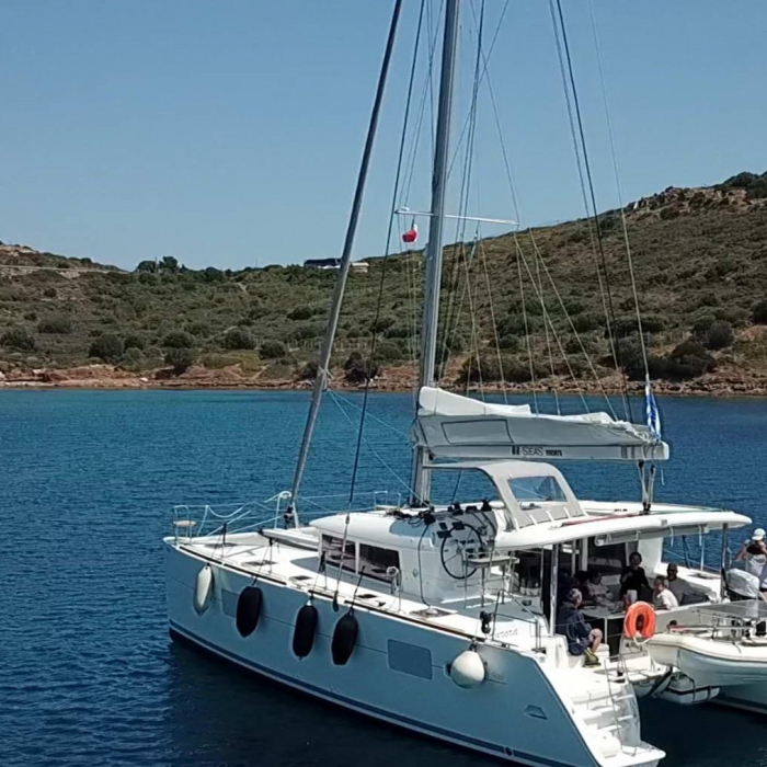 Aurora | Lagoon 400 photo 3