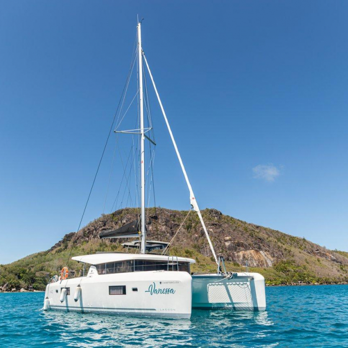 Vanessa | Lagoon 42 photo 22