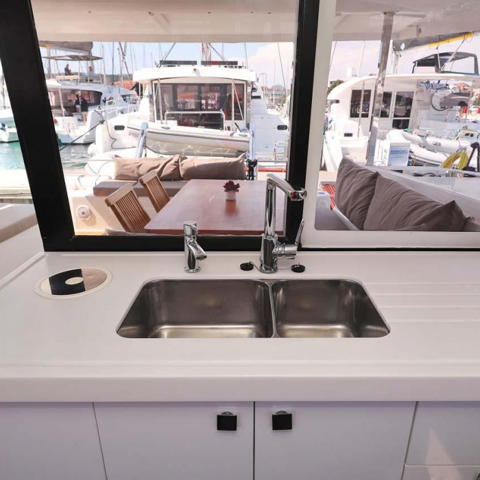 Canopus | Fountaine Pajot LUCIA 40 photo 11