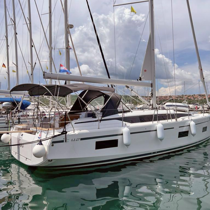 Palma | Bavaria C42 photo 10