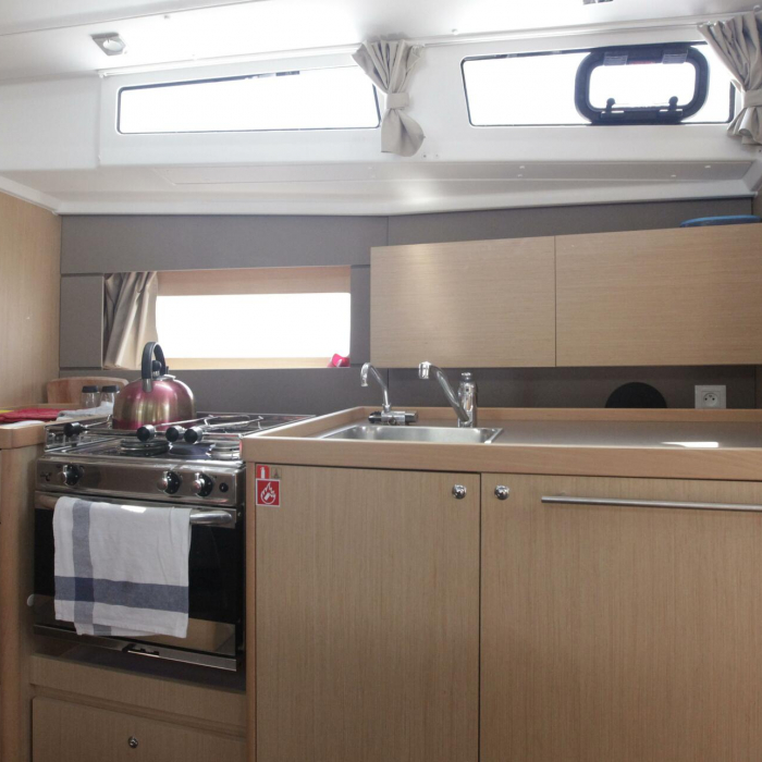 Missy | Oceanis 38.1 photo 10