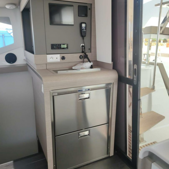Isla | Fountaine Pajot Isla 40 photo 7