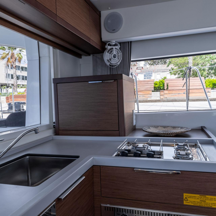 SAILOR MOON | Lagoon 40 photo 2