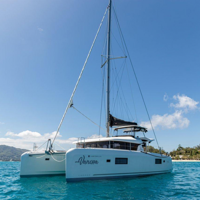 Vanessa | Lagoon 42 photo 28
