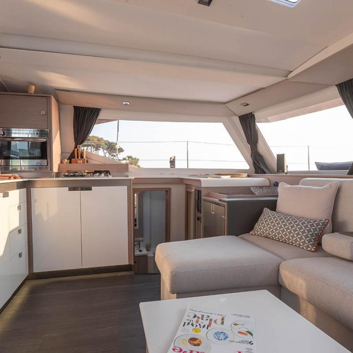 Monkey Puppy | Fountaine Pajot Isla 40 photo 9