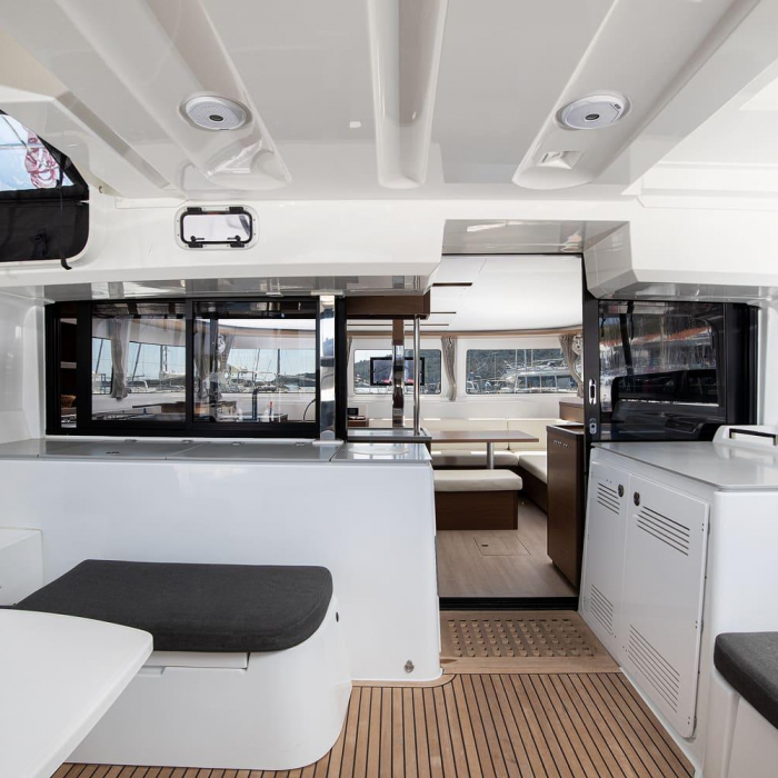 Long Island | Lagoon 46 photo 12