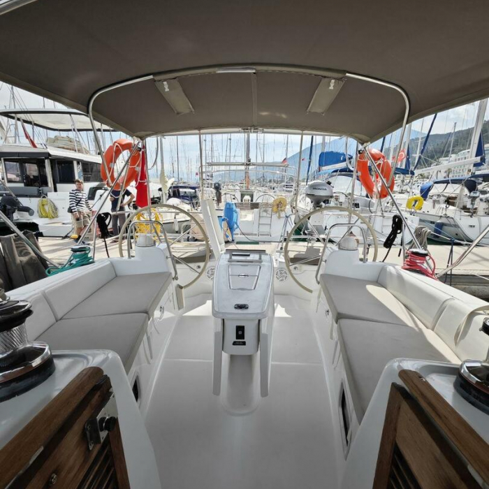 Violet | Oceanis 40 photo 2