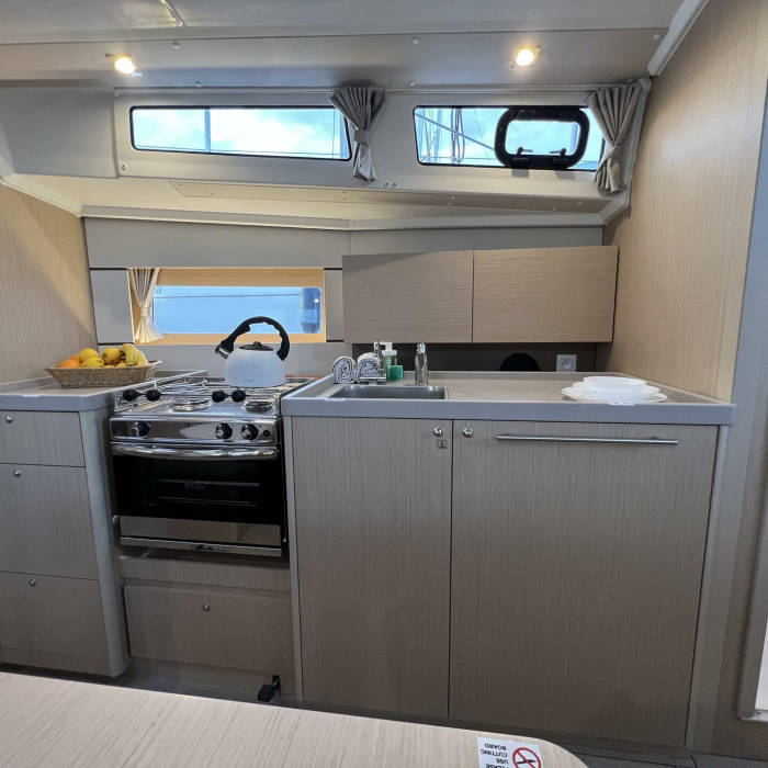 Jana | Oceanis 38.1 photo 23