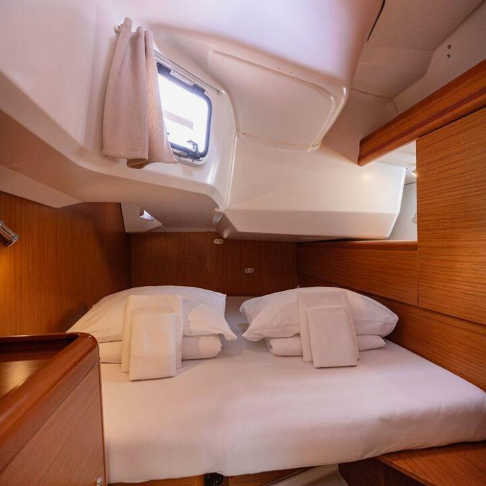 Ana B. | Sun Odyssey 49i photo 15