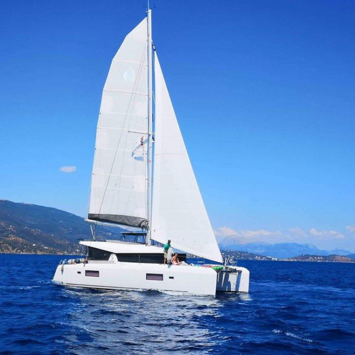 Miss Nastazia | Lagoon 42 photo 3