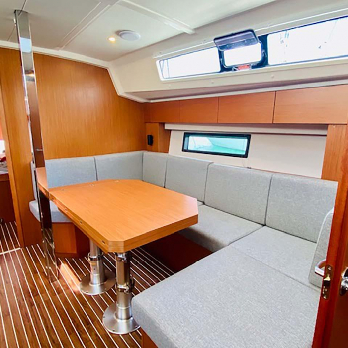 Class | Bavaria C42 photo 9