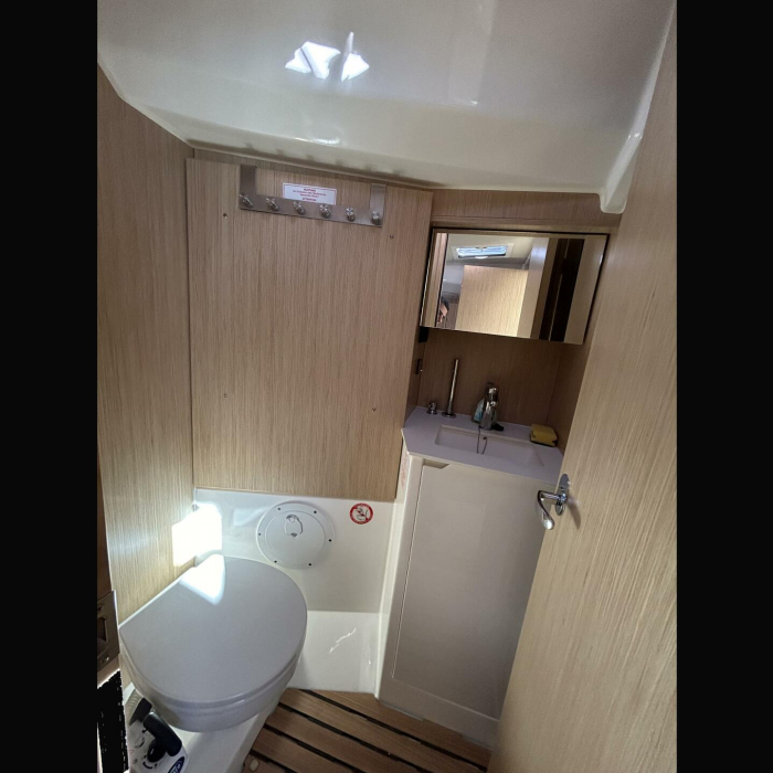 Asterix | Bavaria C38 photo 16