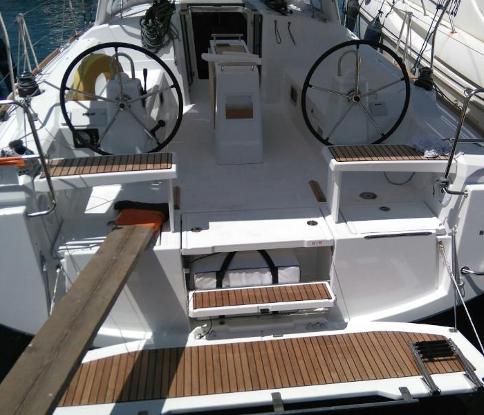 Folie | Oceanis 38 photo 2