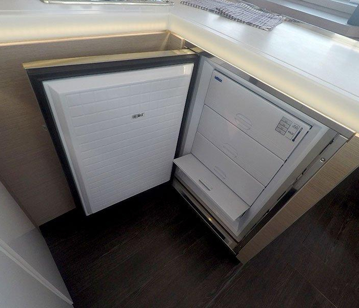 Imagine | Fountaine Pajot Astrea 42 photo 20