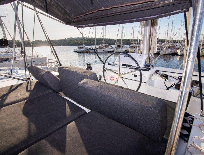 Zuzo I | Lagoon 50 photo 9