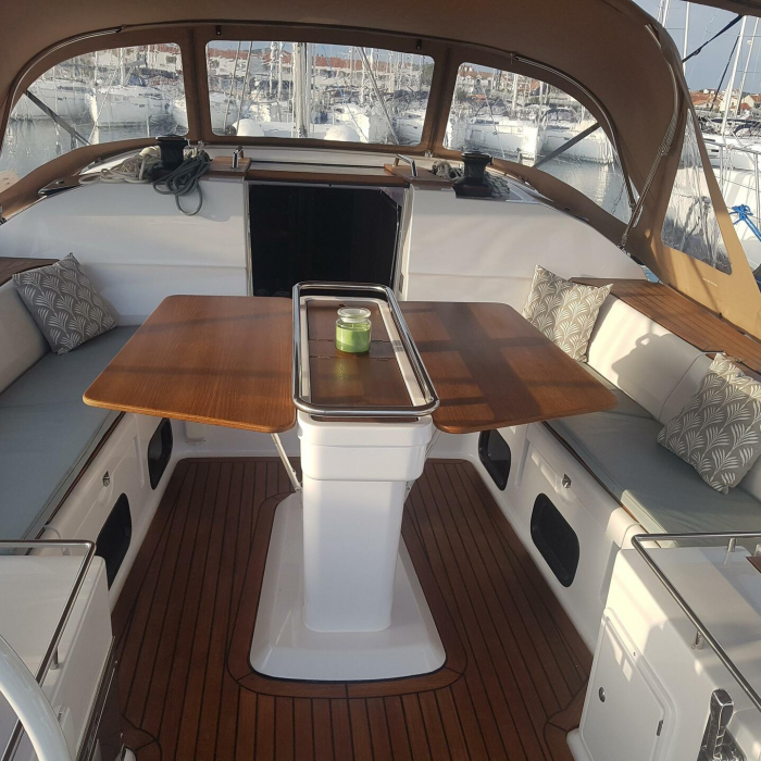 April | Elan 50 Impression photo 9