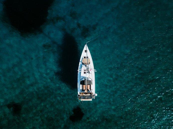 Elli | Bavaria C57 photo 18