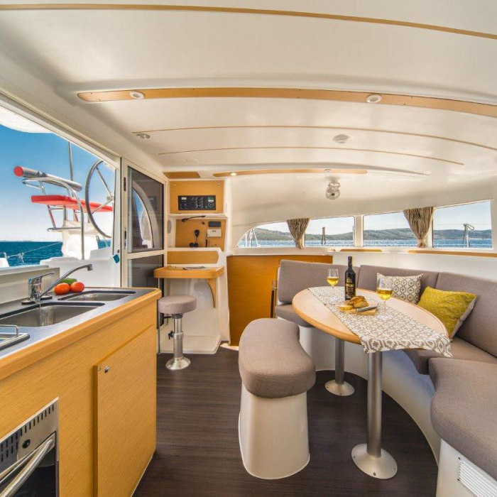 Maestro | Lagoon 380 photo 4