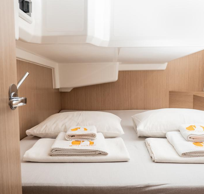 Aruna | Bavaria C42 photo 10