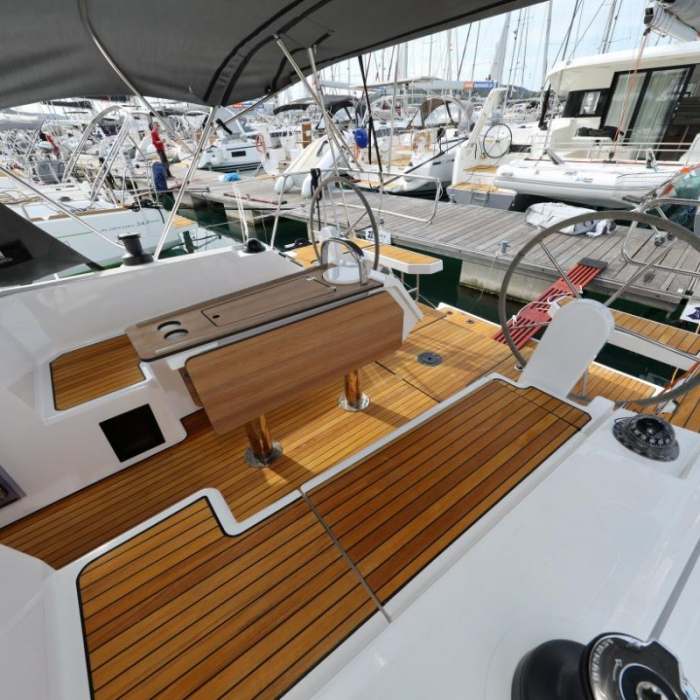 Freewise | Bavaria C38 photo 4