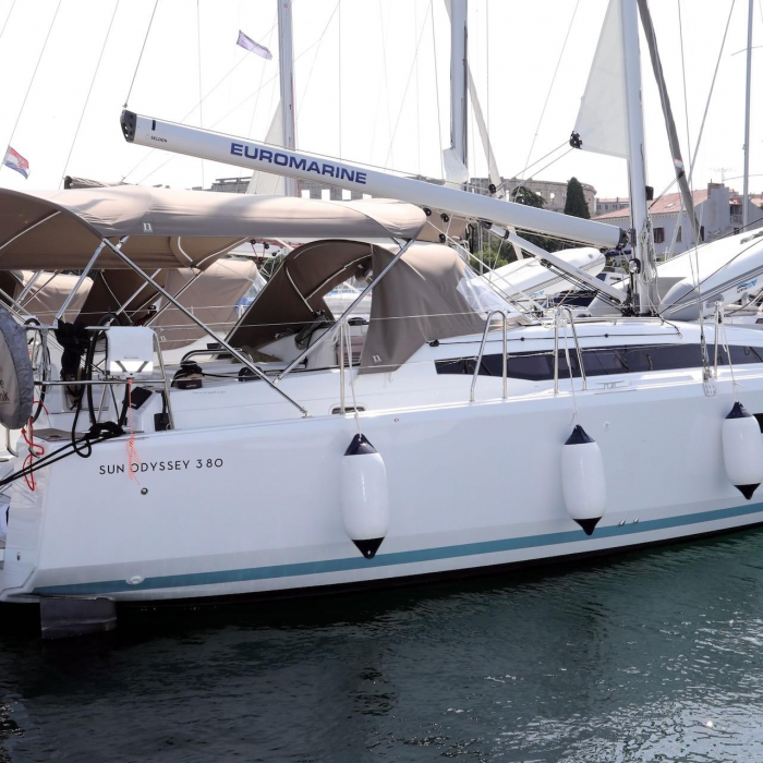 Red Kiss | Sun Odyssey 380 photo 15