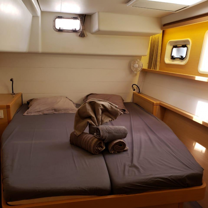 Belle | Lagoon 450 SporTop photo 6