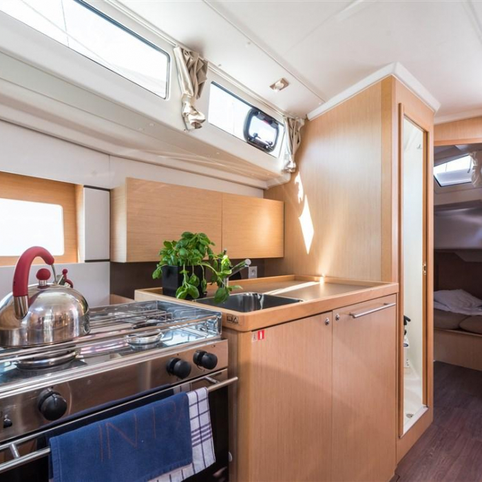 Rusalka | Oceanis 38 photo 10