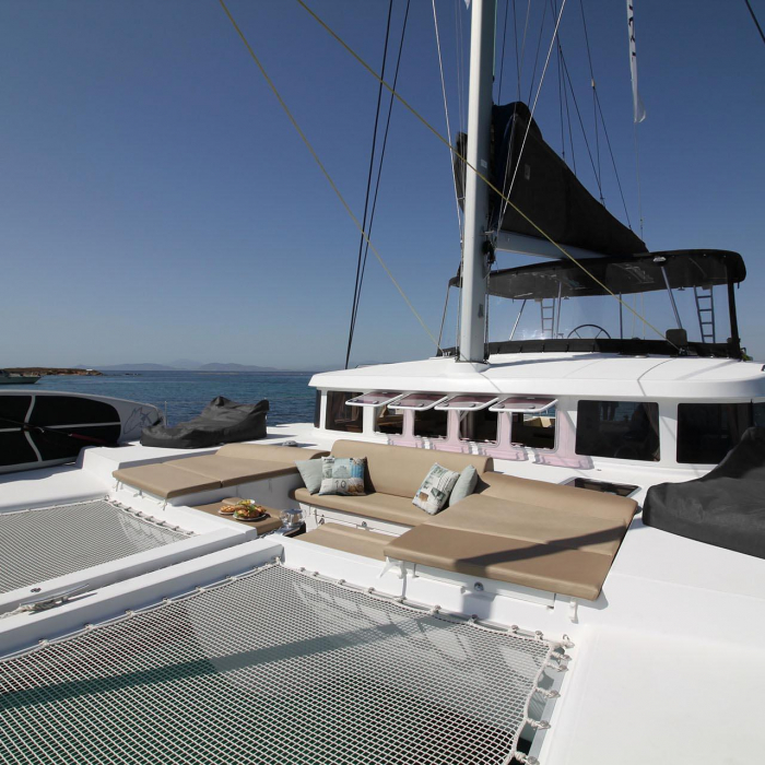 The Full House | Lagoon 500 photo 4