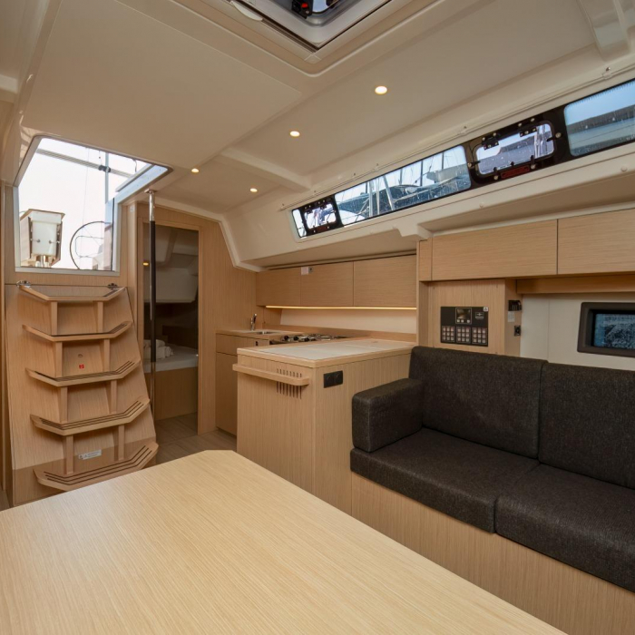 Aura | Bavaria C38 photo 11