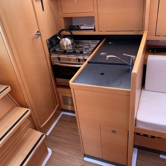 Amathea | Sun Odyssey 319 photo 6